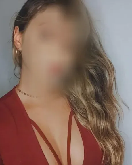 Lilly, 23