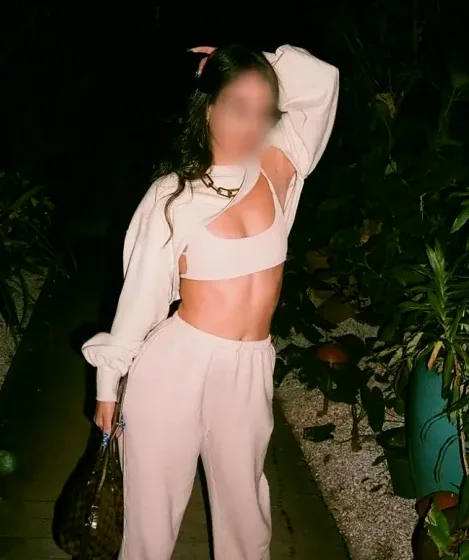Mirela, 19