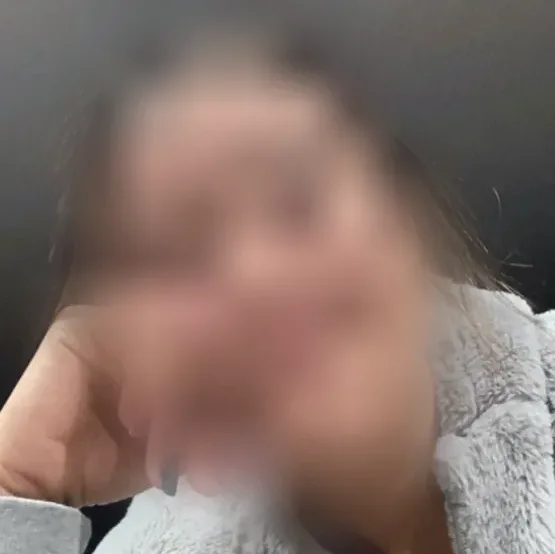 Mirela, 40