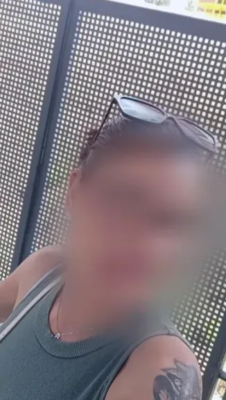 Paula, 38